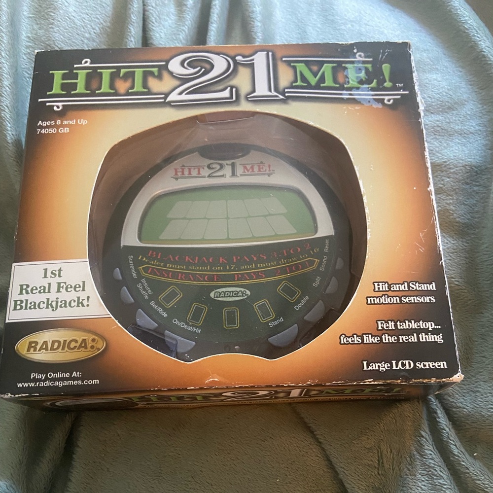 Preowned~HIT ME 21 Radica Handheld Electronic Travel Blackjack